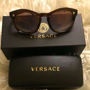VERSACE sunglasses ⭐️NEW!⭐️